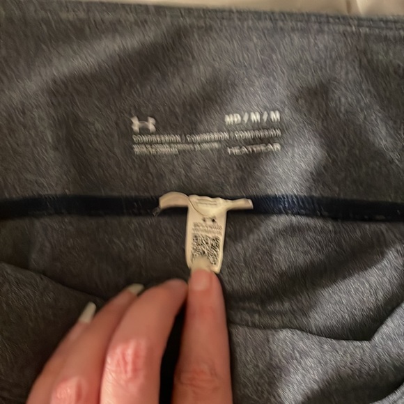 Under Armour Heatgear compression 3/4 length leggings, size M - Picture 4 of 6